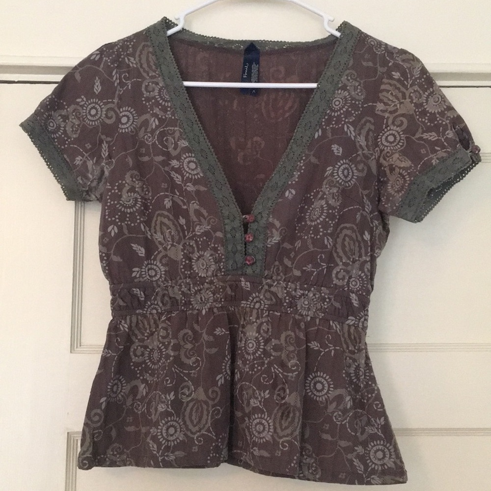 Fossil Shirt with beautiful pattern and detailing
